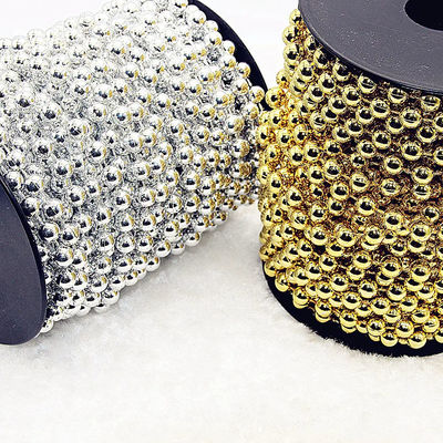 2.4mm Cadena de bolas de plástico en colores personalizados para la decoración del hogar