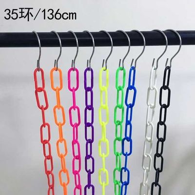 Un buen precio. 1.3m longitud / 23 agujeros cadena de plástico ropa de plástico de colores colgador armario colgador colgador ahorro de espacio organizador colgador en línea